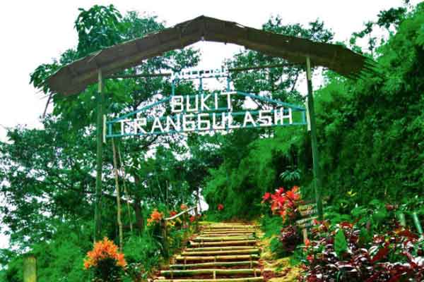 Bukit Tranggulasi: Senja yang Menghangatkan Hati di Sumingkir